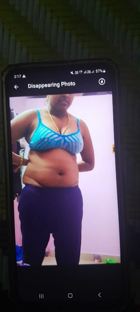 Unseen hot Tamil wife boobs showing leaked photos 7