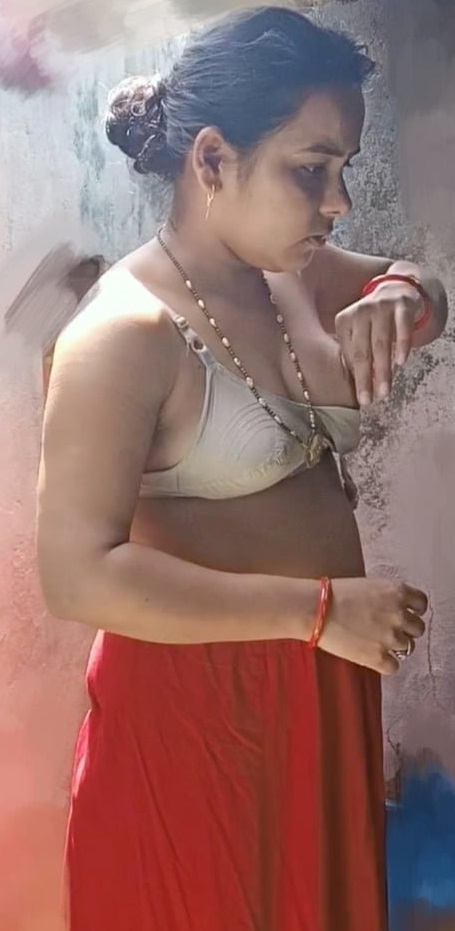 Village Bhabhi nude bath pics 6