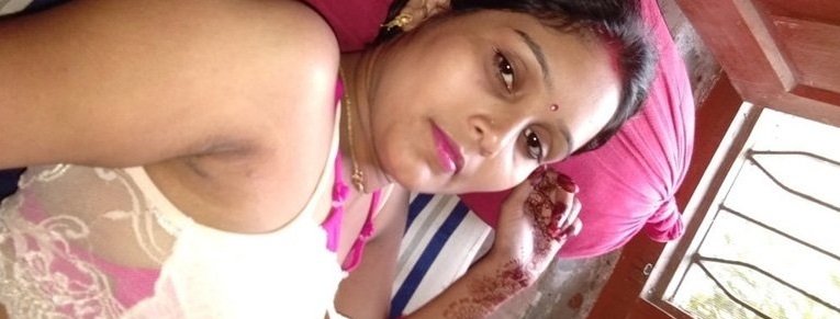 Village Bhabhi nude bath pics 8