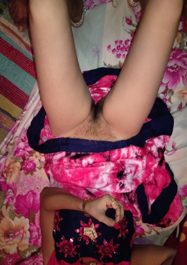 Village Bhabhi XXX pics exposed online 9