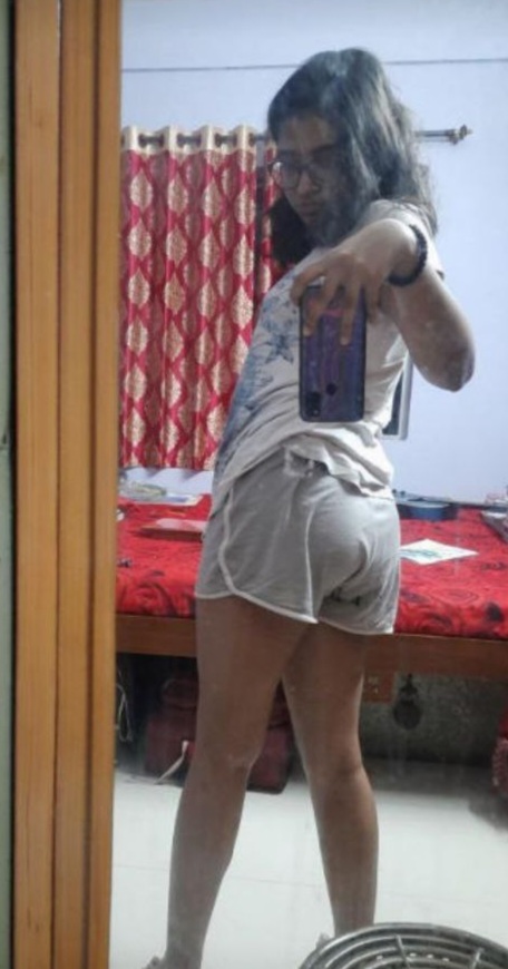 Virgin college girl naked selfie photos sharing 2
