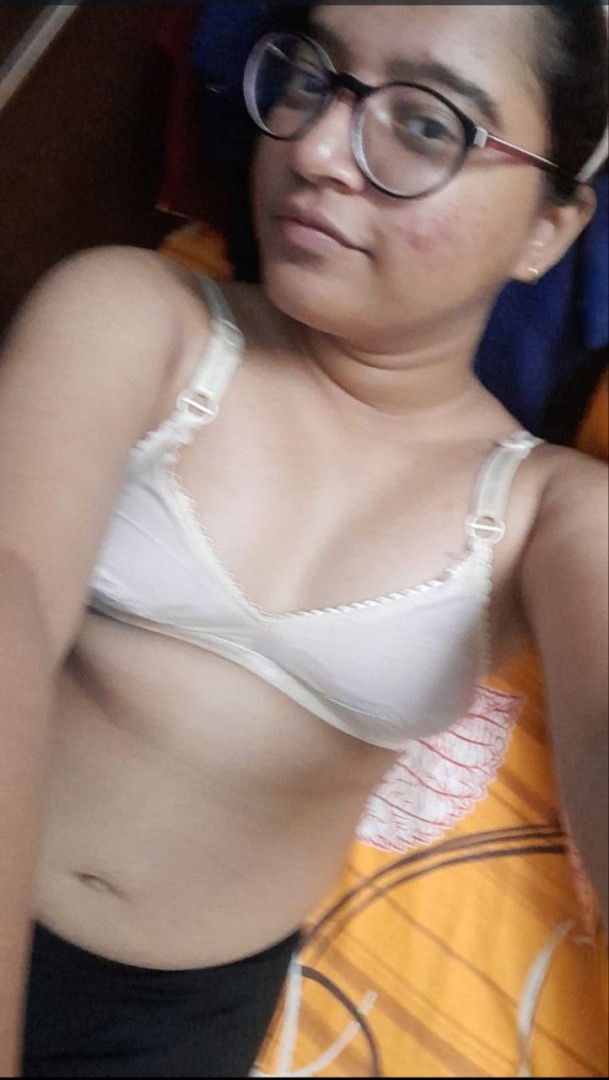 Virgin college girl naked selfie photos sharing 5