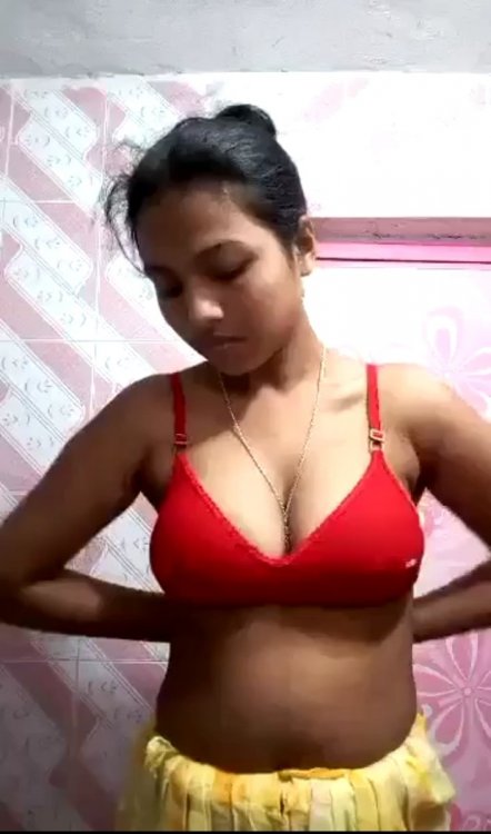 Voluptuous nude Indian girl fingering pussy photos 5