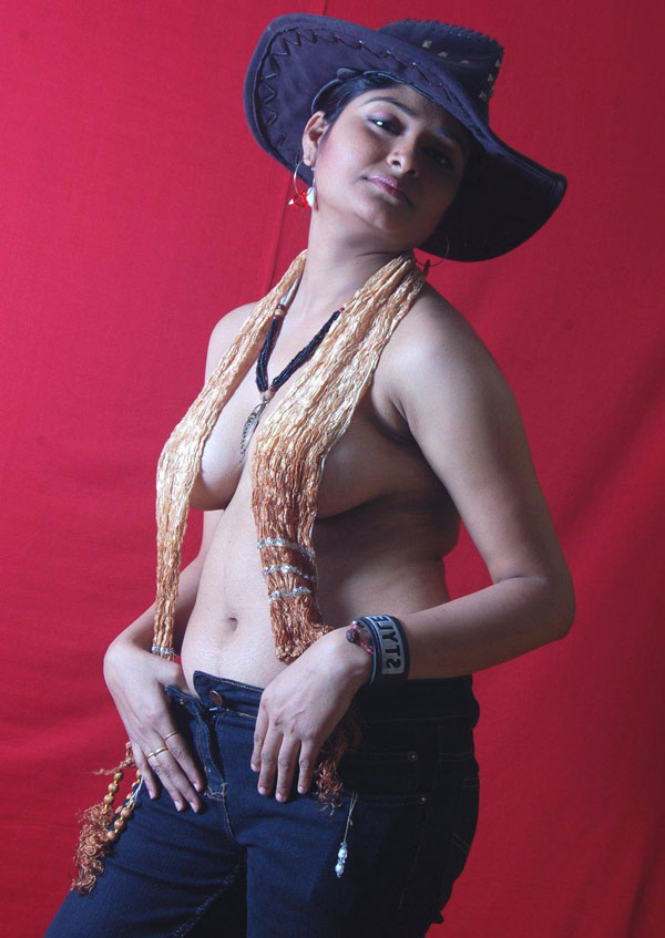 Watch these Indian girl erotic photos and masturbate your dick 4