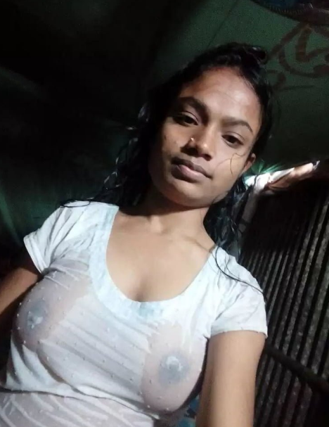 Wet Desi village girl boobs show pics 5
