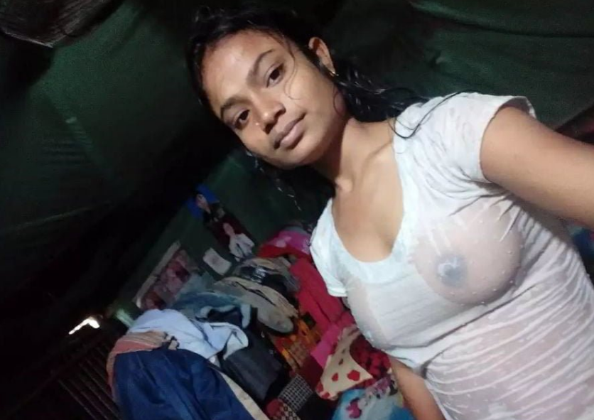 Wet Desi village girl boobs show pics 6