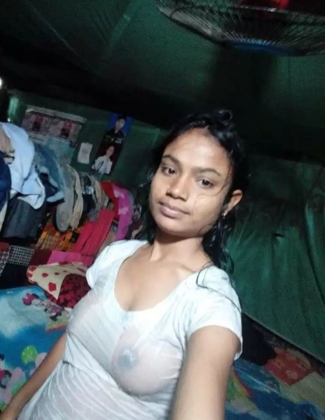 Wet Desi village girl boobs show pics 7