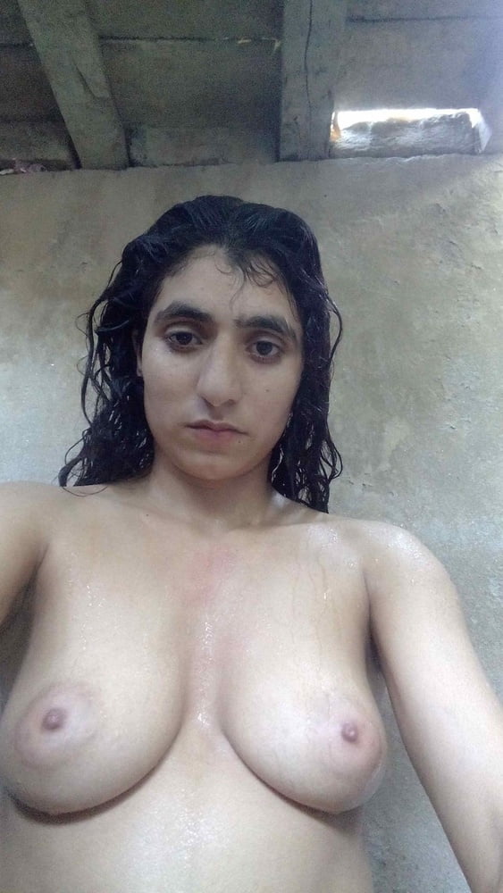 White-skinned Muslim Desi wife nude pics 4