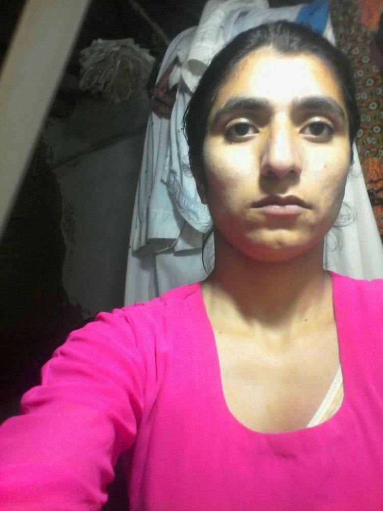 White-skinned Muslim Desi wife nude pics 6