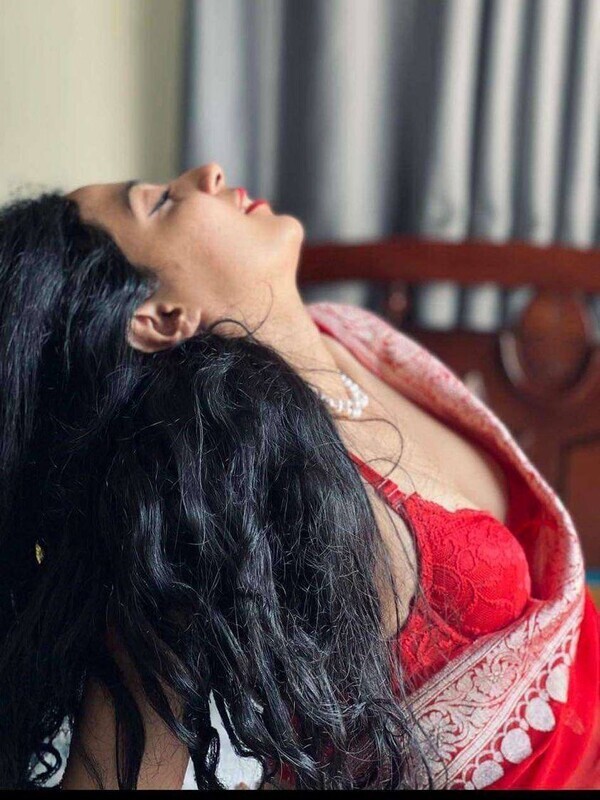 Wife in red bra sucks big dick of her husband 2