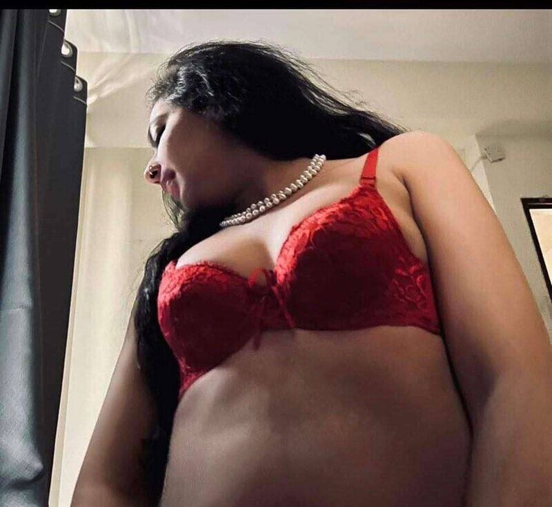 Wife in red bra sucks big dick of her husband 4