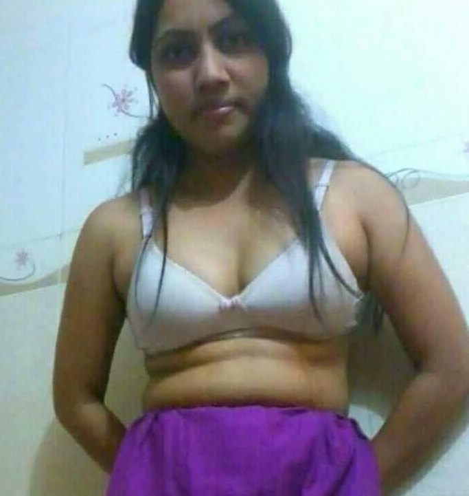 Wild Indian girl nude pics 4