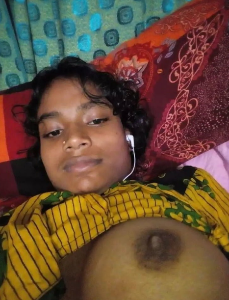 Young college girl’s fresh new Desi tits show photos 3