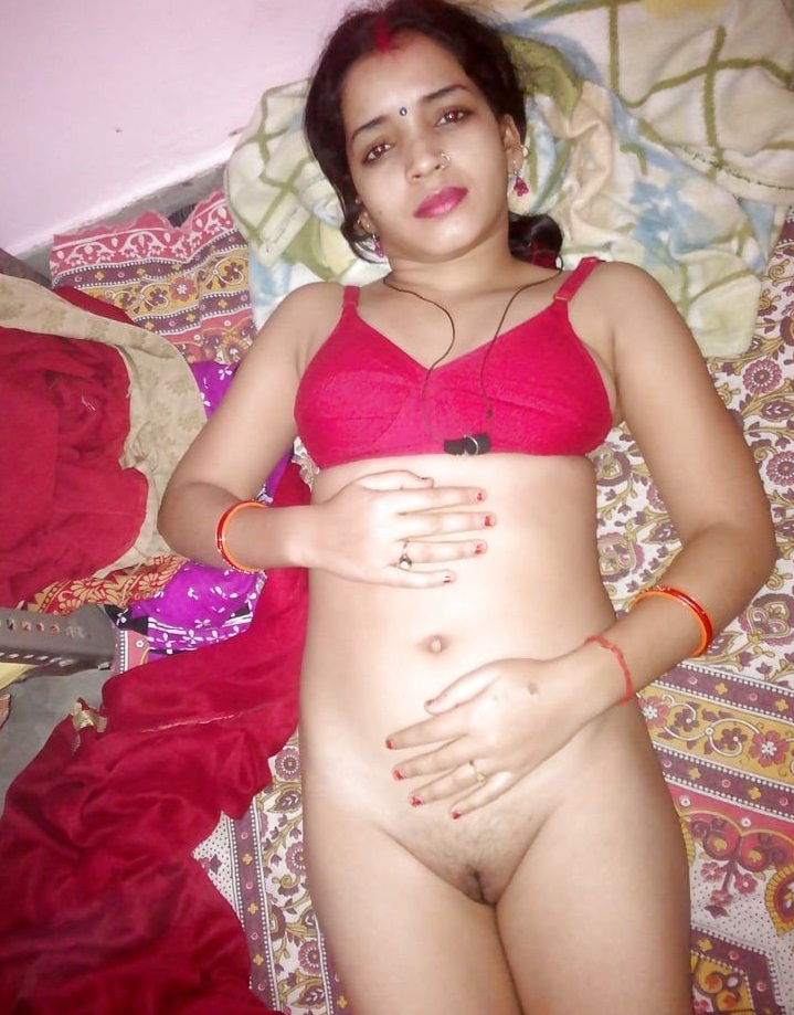 Young Indian Bhabhi nude pics 6