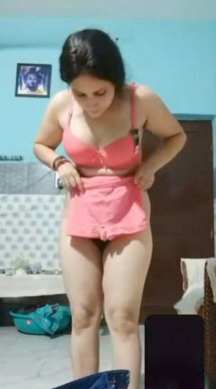 Young Indian bhabhi showing sexy boobs and pussy 4