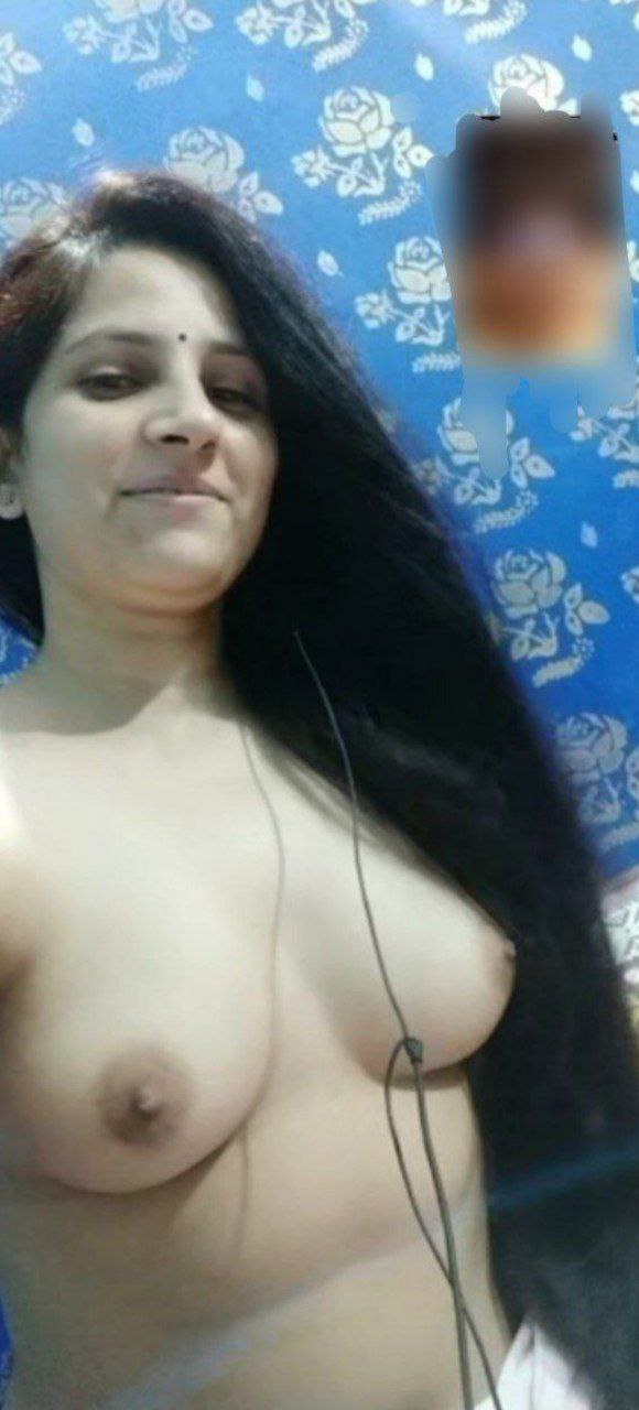 Young Indian bhabhi showing sexy boobs and pussy 6