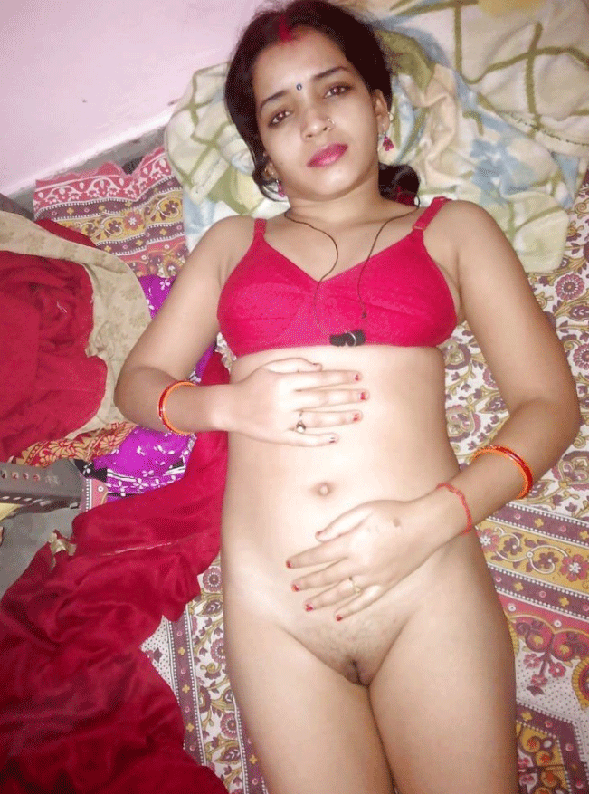Young Indian wife nude photos taken by her Devar 1
