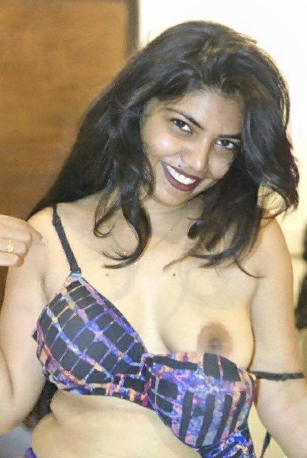 Young Indian wife sexy in innerwear and boob slip 7